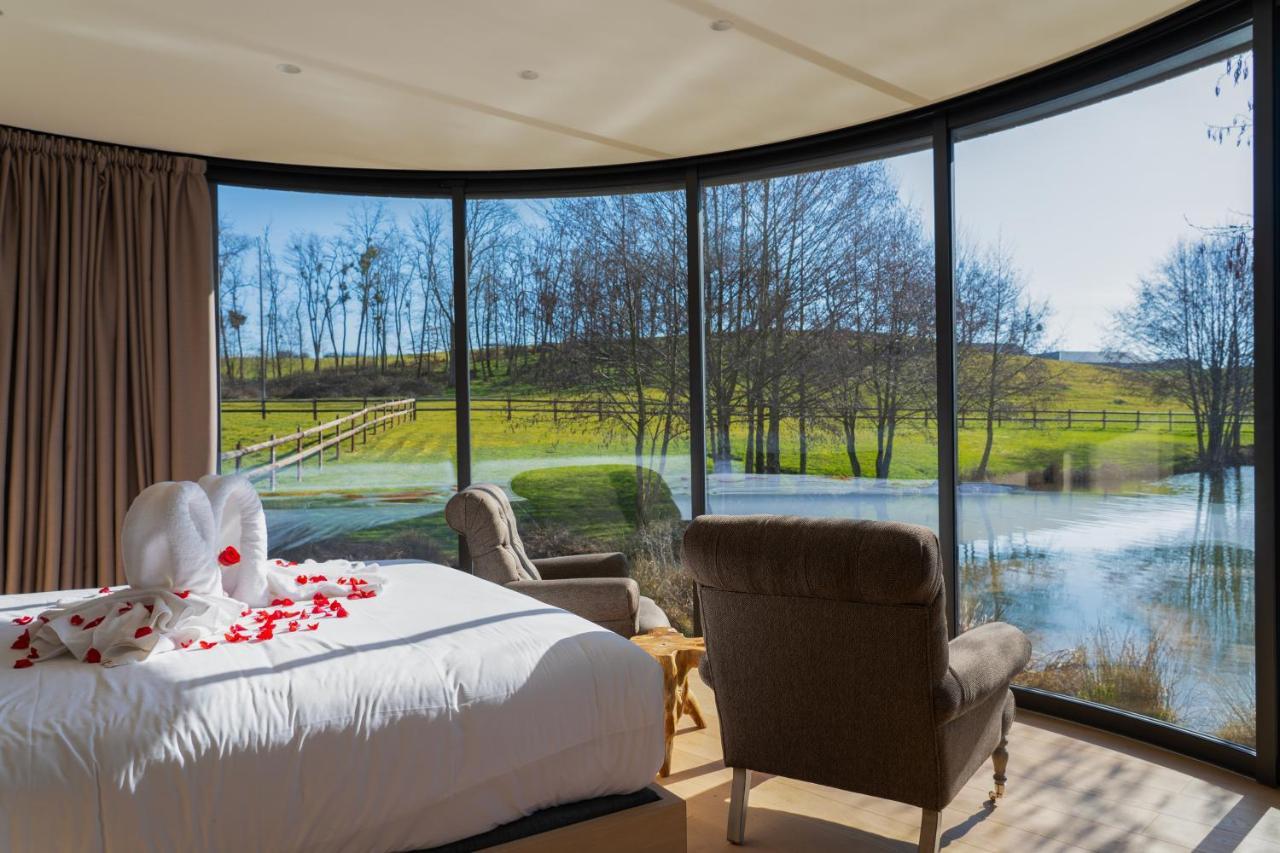 Domaine De Rymska & Spa - Relais & Chateaux Saint-Jean-de-Trézy Exteriör bild