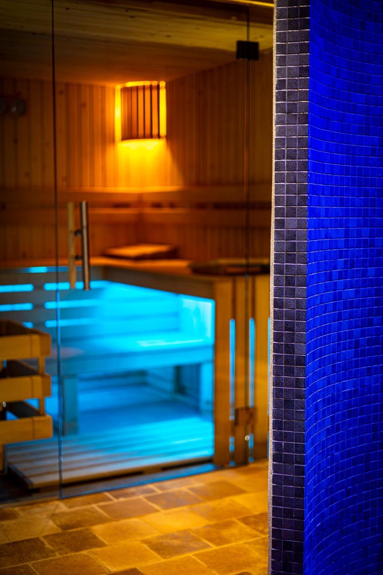 Domaine De Rymska & Spa - Relais & Chateaux Saint-Jean-de-Trézy Exteriör bild