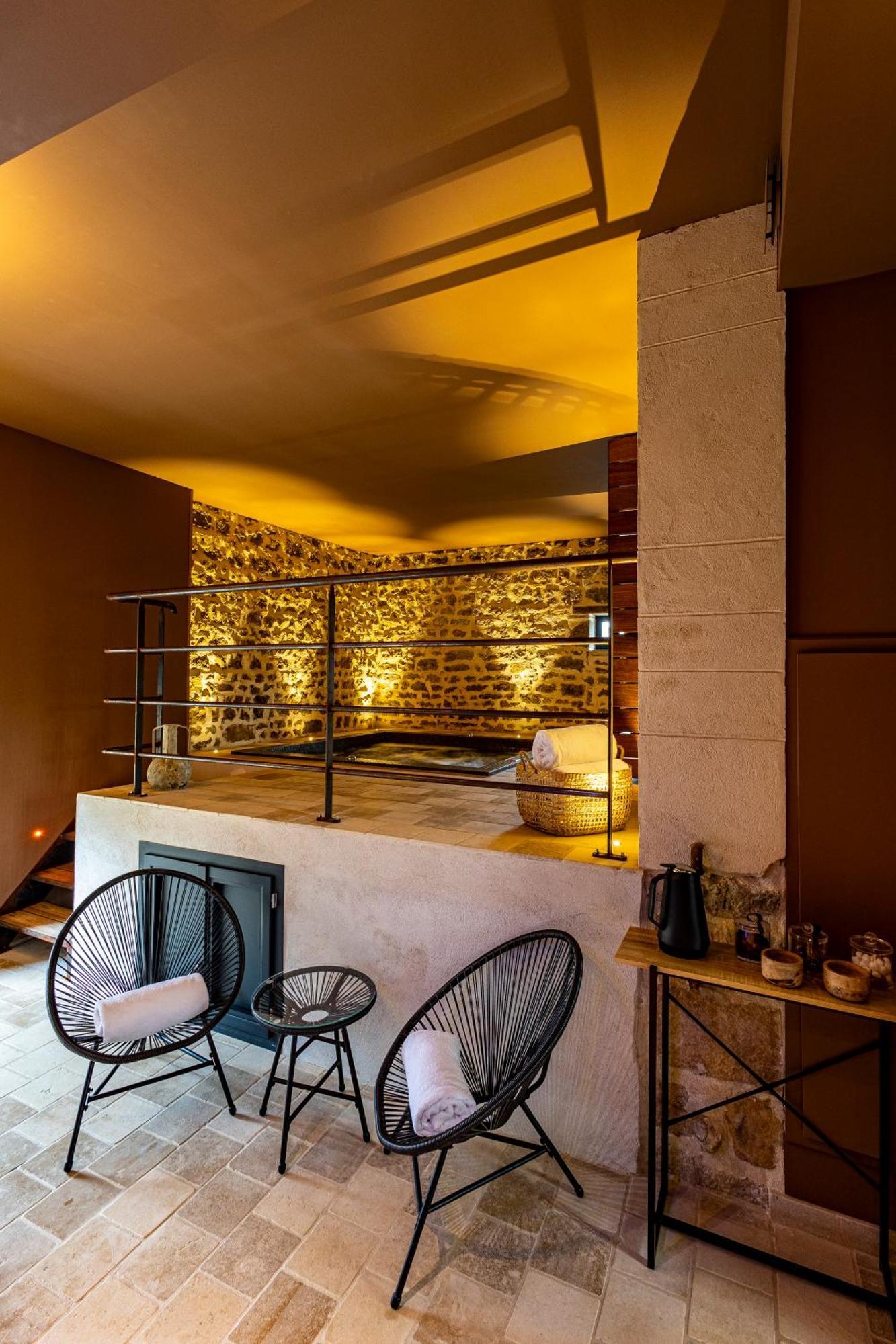 Domaine De Rymska & Spa - Relais & Chateaux Saint-Jean-de-Trézy Exteriör bild